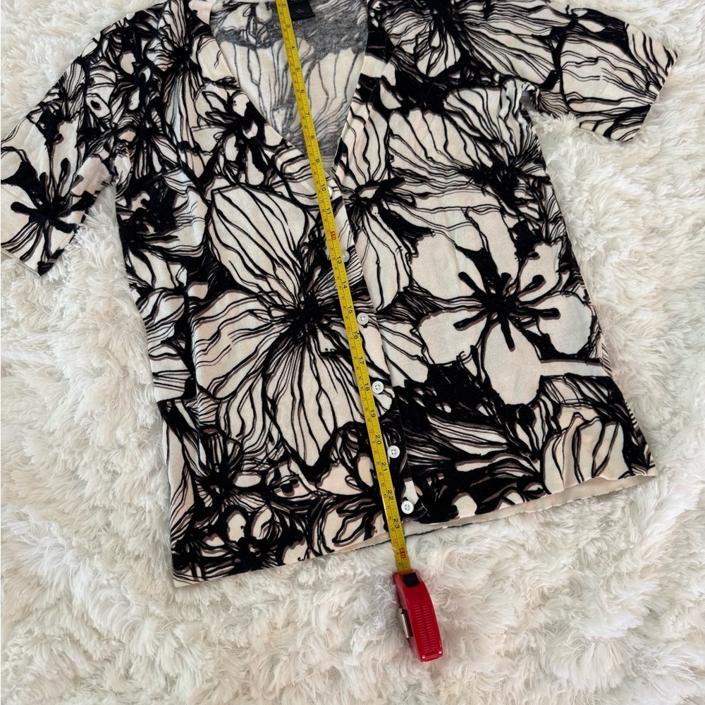 Ann Taylor Black and Cream Floral Short Sleeve Top - Picture 8 of 8